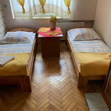 Pokoje Goscinne Amader Zambrow Esterno foto
