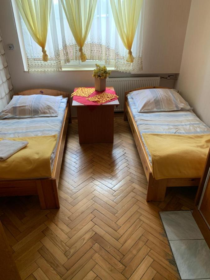 Pokoje Goscinne Amader Zambrow Esterno foto