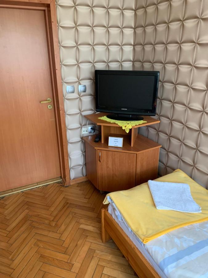 Pokoje Goscinne Amader Zambrow Esterno foto